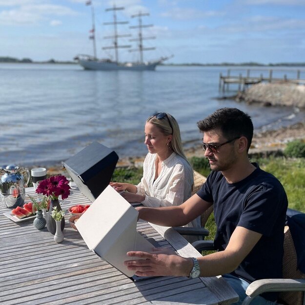 Philbert - Sun Shade & Privacy Hood Universal 15-16'' Ultra Slim, Black 6