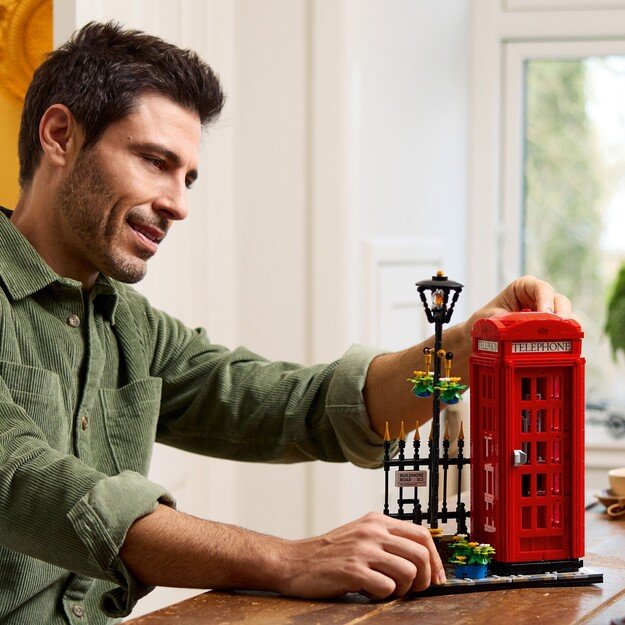 LEGO Ideas - Red London Telephone Box (21347.) 1