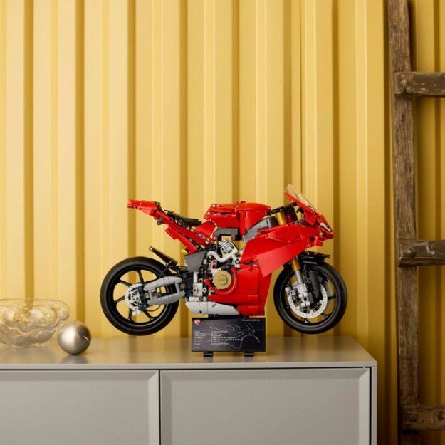LEGO - Technic - Ducati Panigale V4 S Motorcycle (42202) 5