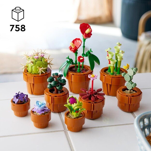 LEGO Icons - Tiny Plants (10329) 3
