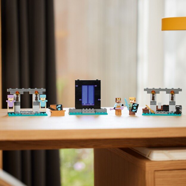 LEGO Minecraft - The Armory (21252) 3