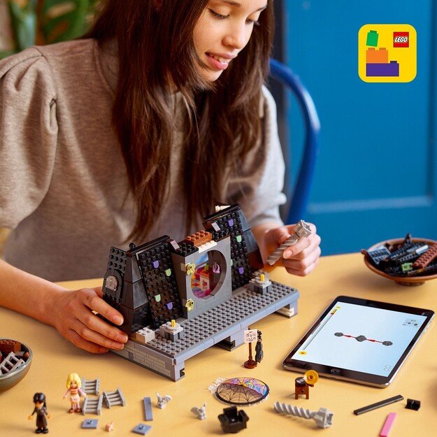 LEGO - Wednesday - Wednesday & Enid's Dorm Room (76781) 4