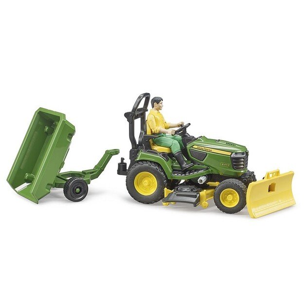 Bruder -  BWorld John Deere Lawn Tractor with trailer and gardener (62104) 3